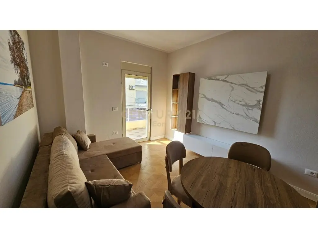 Excelente piso de 2 ambientes en venta en Plazh, Durrës