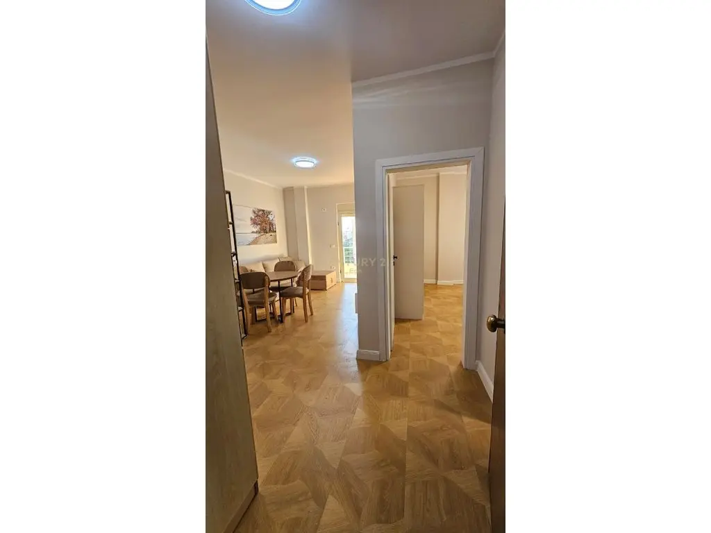 Excelente piso de 2 ambientes en venta en Plazh, Durrës