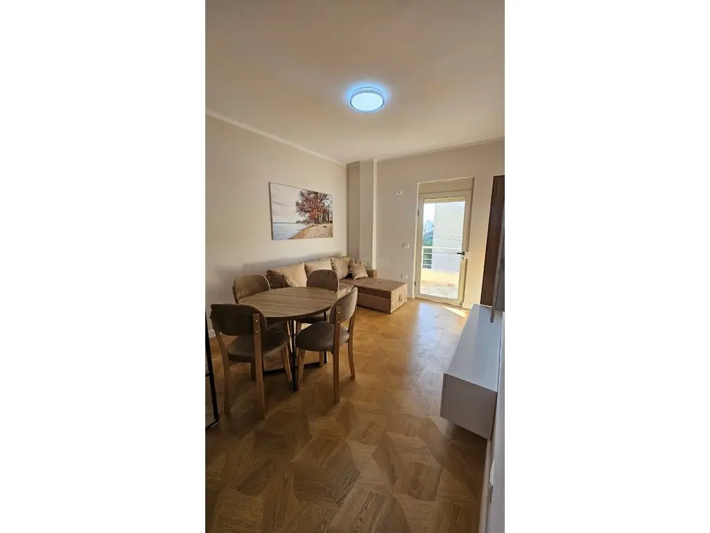 Excelente piso de 2 ambientes en venta en Plazh, Durrës