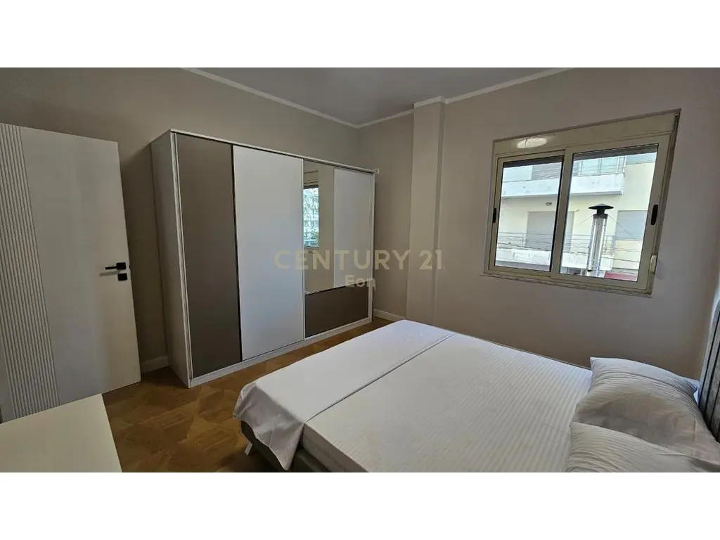 Excelente piso de 2 ambientes en venta en Plazh, Durrës