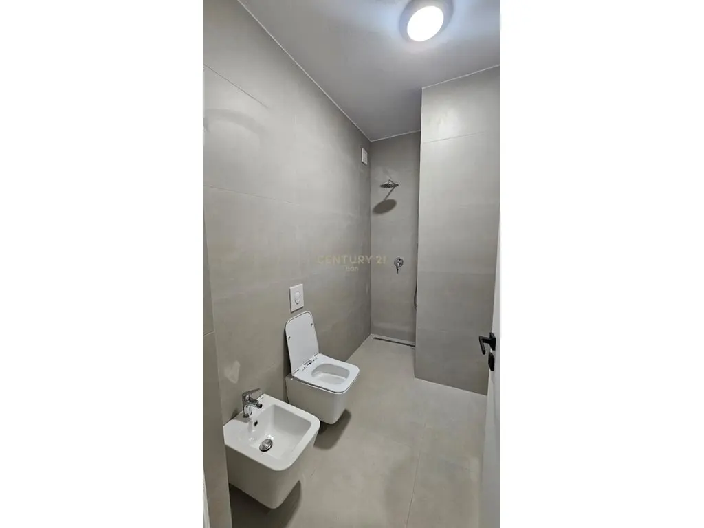 Excelente piso de 2 ambientes en venta en Plazh, Durrës