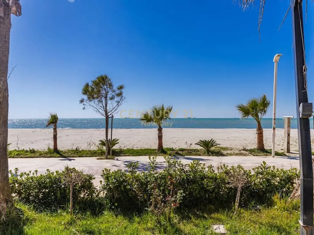 Dúplex en venta en Shkembi i Kavajes con vista al mar