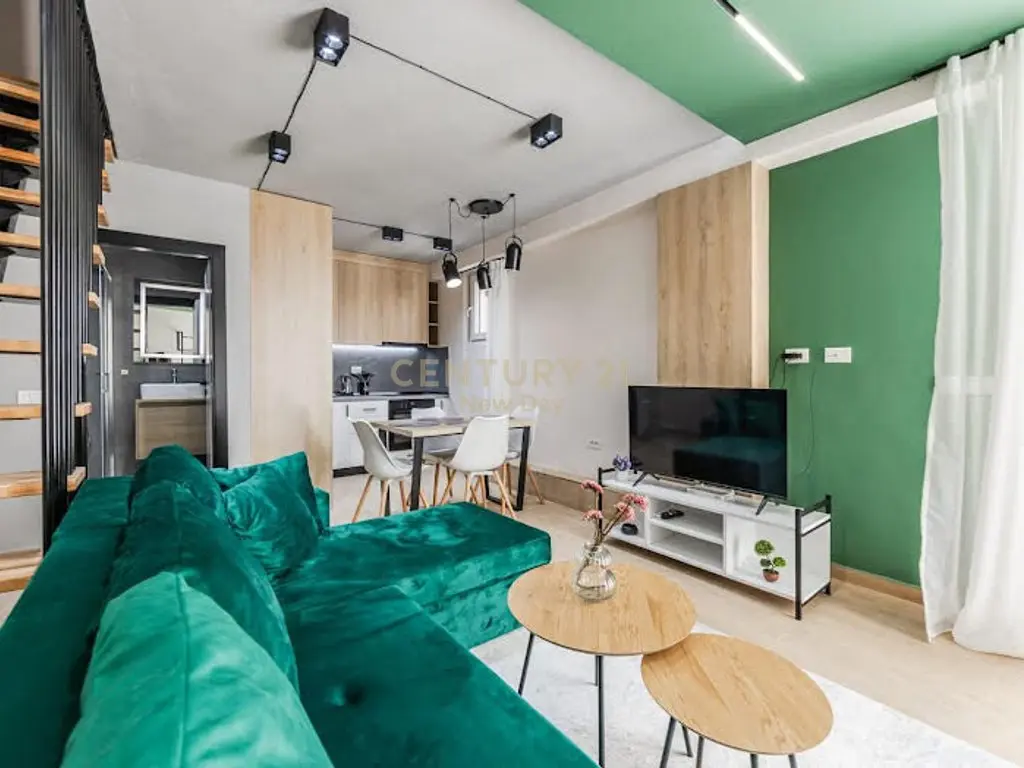 Dúplex en venta en Shkembi i Kavajes con vista al mar