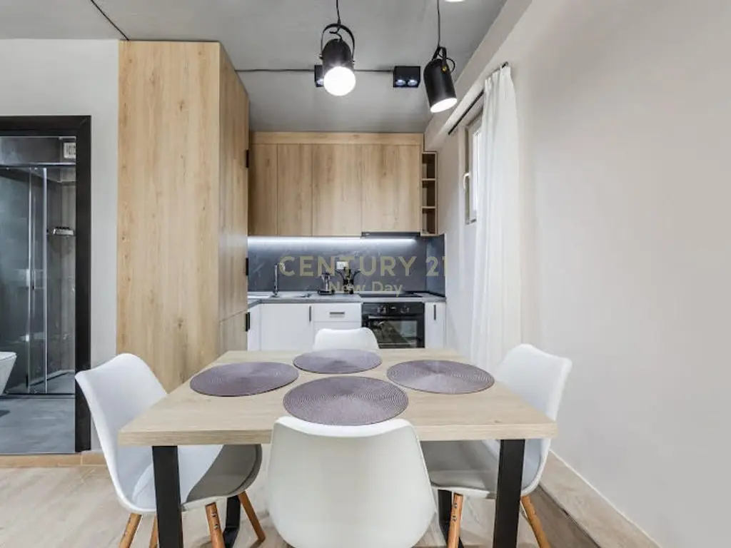 Dúplex en venta en Shkembi i Kavajes con vista al mar