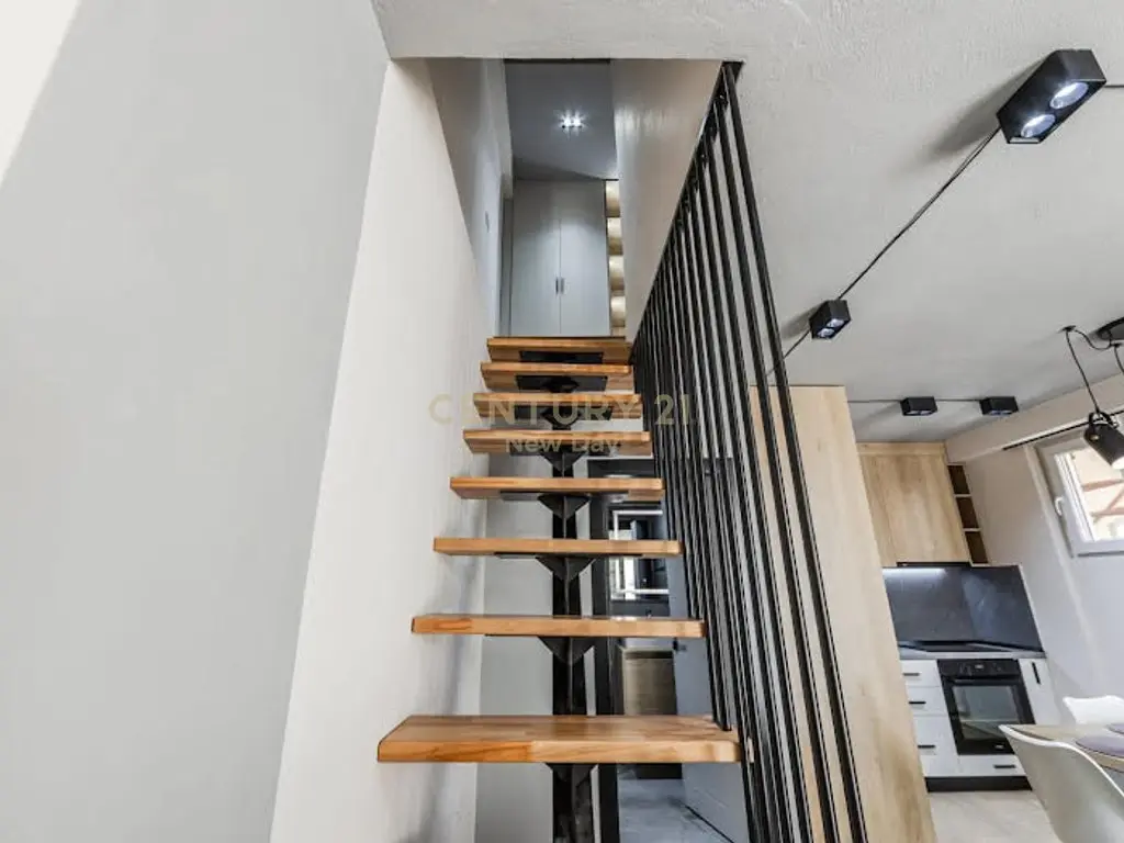 Dúplex en venta en Shkembi i Kavajes con vista al mar