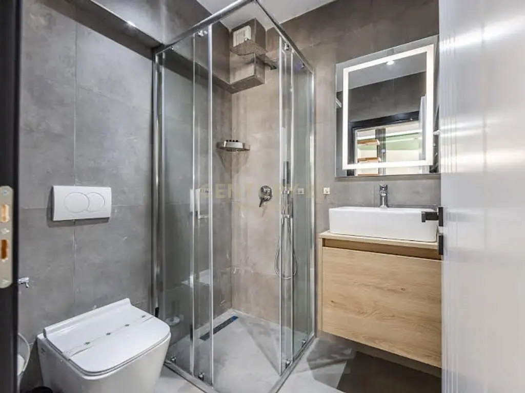 Dúplex en venta en Shkembi i Kavajes con vista al mar