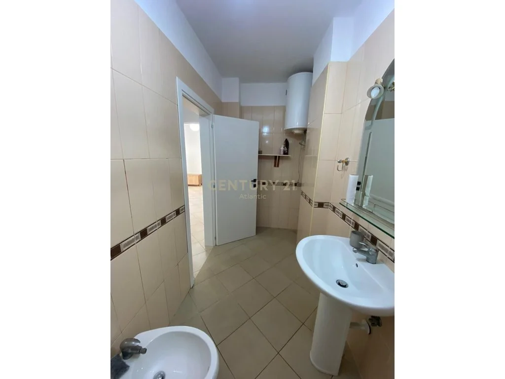 Apartamento 1+1 con terraza en venta – cerca del nuevo puerto (Marina), Durrës