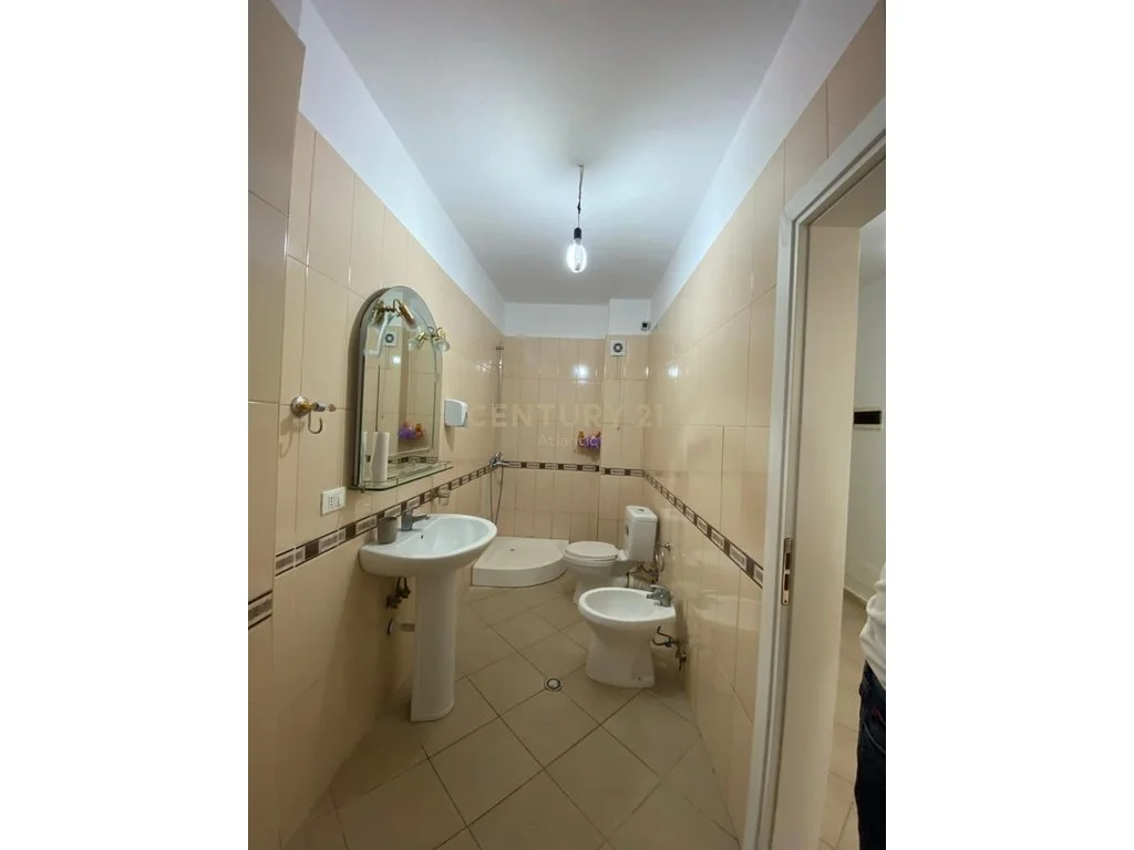 Apartamento 1+1 con terraza en venta – cerca del nuevo puerto (Marina), Durrës