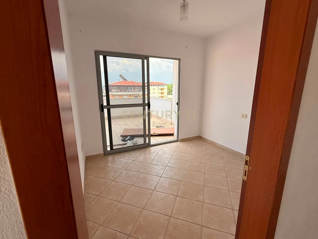 Apartamento 2+1 en venta en la playa, Durrës