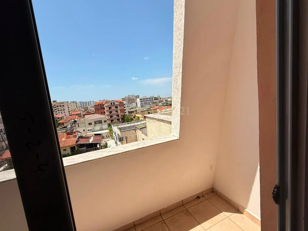 Apartamento 2+1 en venta en la playa, Durrës
