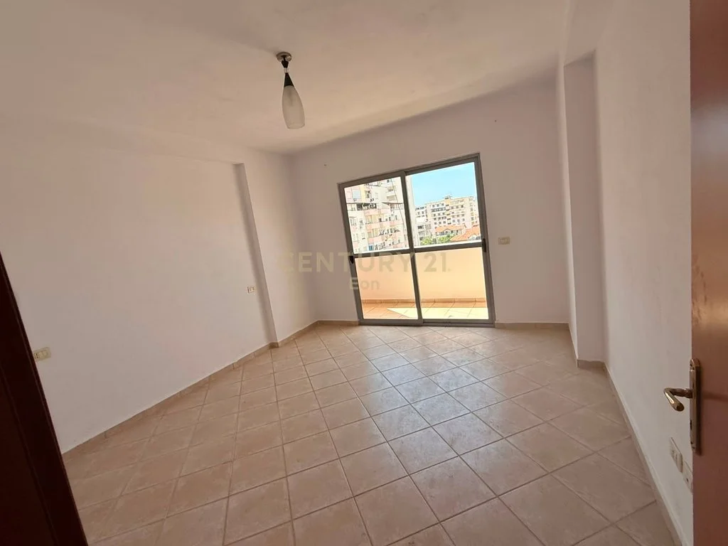 Apartamento 2+1 en venta en la playa, Durrës