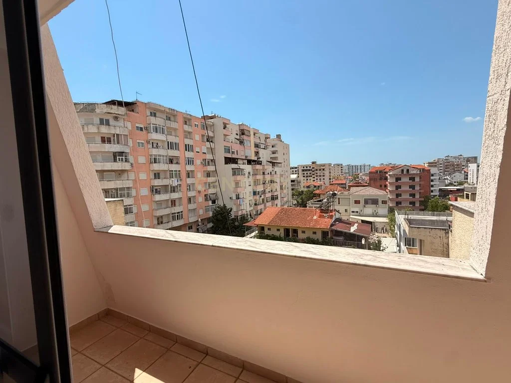 Apartamento 2+1 en venta en la playa, Durrës