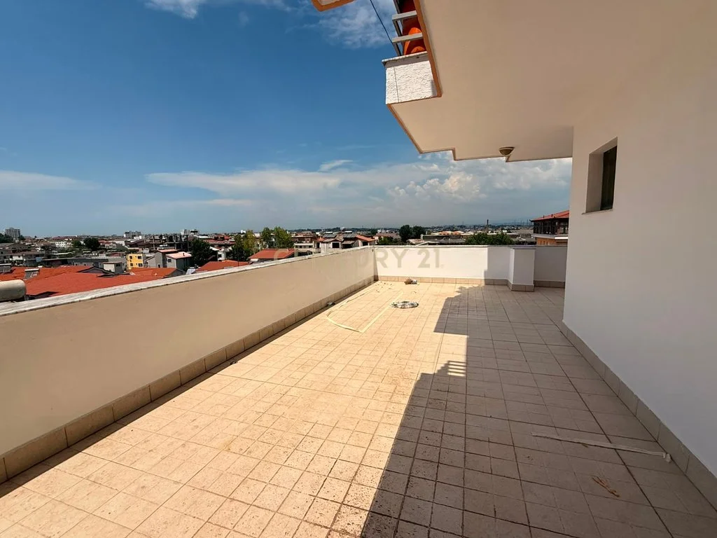 Apartamento 2+1 en venta en la playa, Durrës