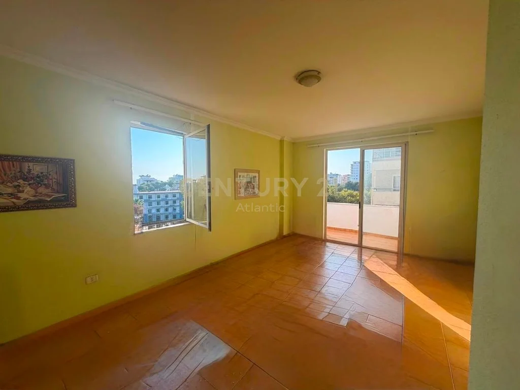 Apartamento 2+1+2 en venta en Plazh, Durrës