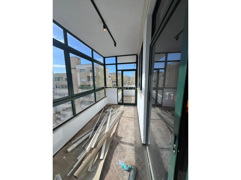 Apartamento 1+1 en venta con vista al mar, en la playa, en Durrës