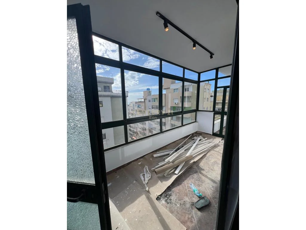 Apartamento 1+1 en venta con vista al mar, en la playa, en Durrës