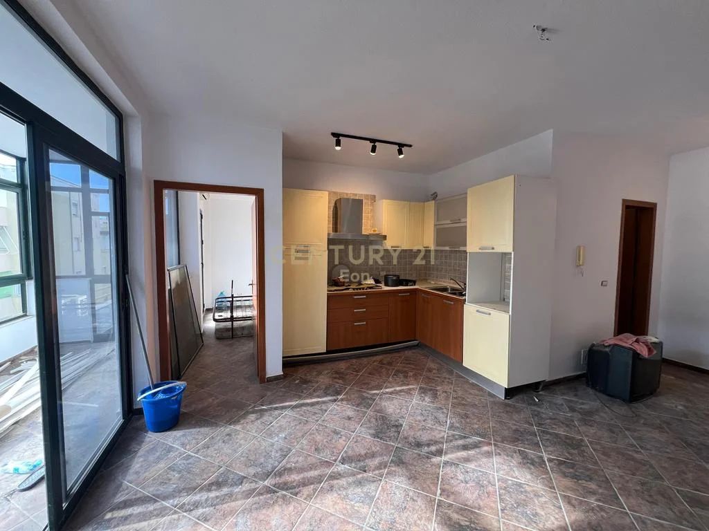 Apartamento 1+1 en venta con vista al mar, en la playa, en Durrës