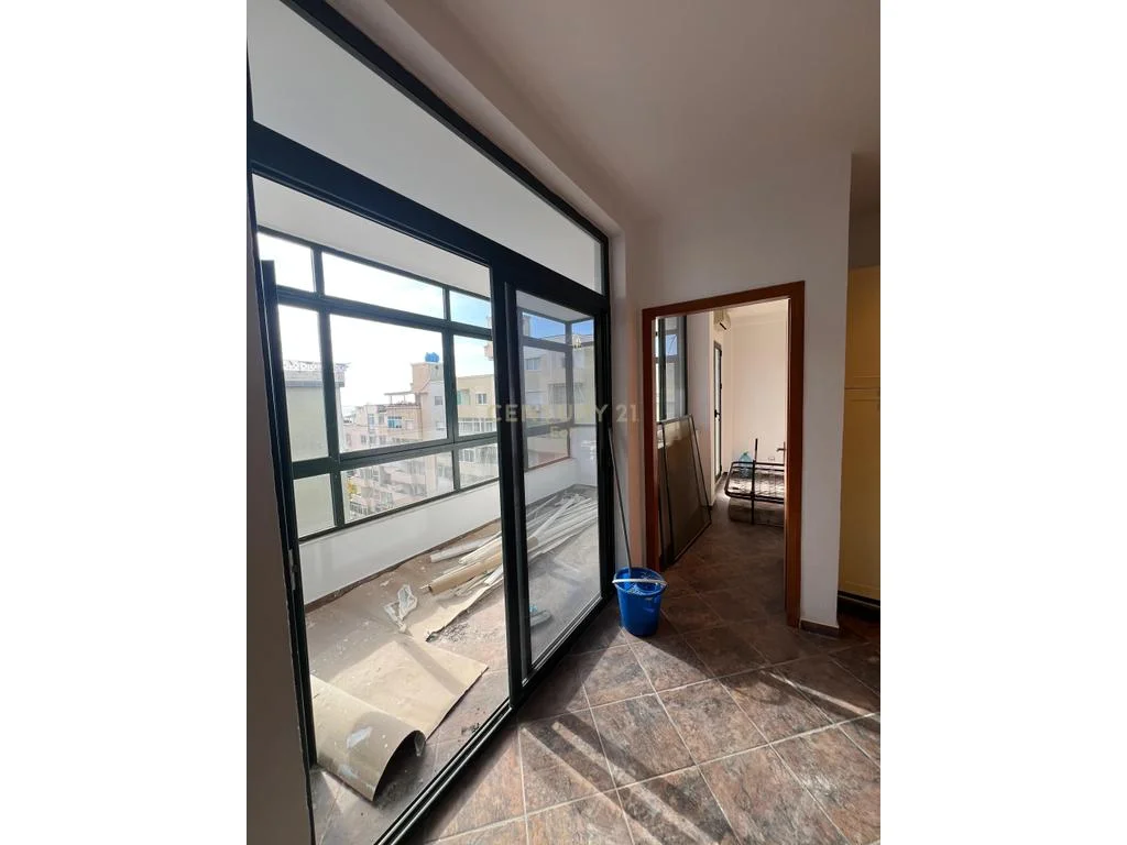 Apartamento 1+1 en venta con vista al mar, en la playa, en Durrës
