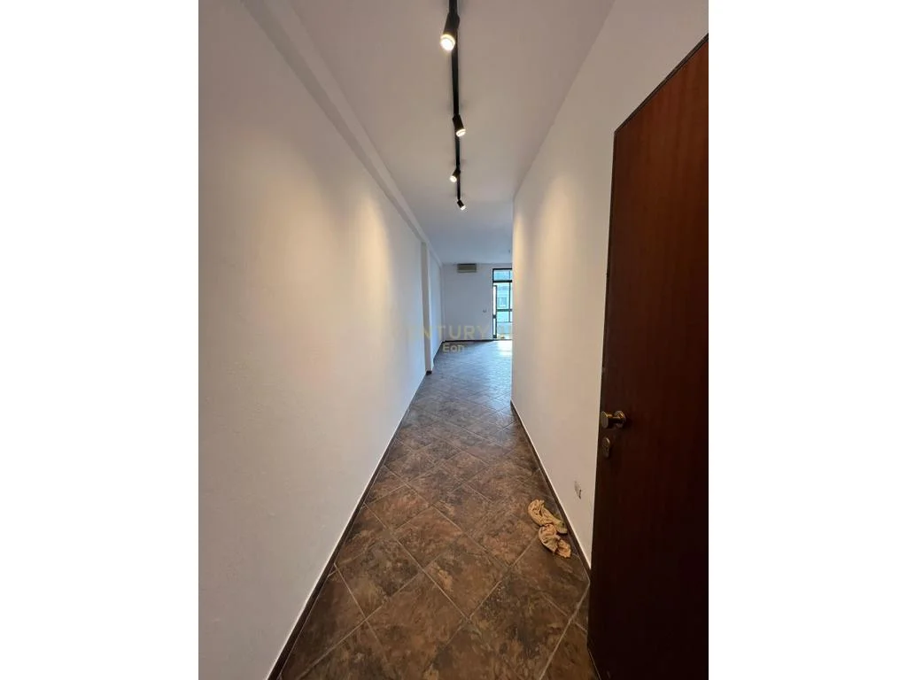 Apartamento 1+1 en venta con vista al mar, en la playa, en Durrës