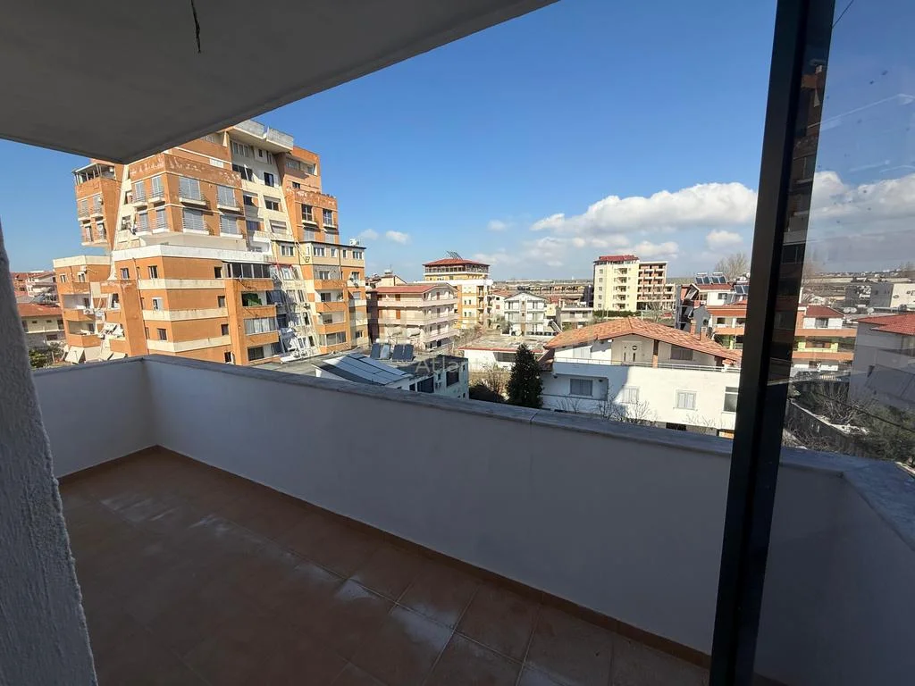 Apartamento de 2+2 habitaciones y 2 baños en venta en Rrota e Kuqe