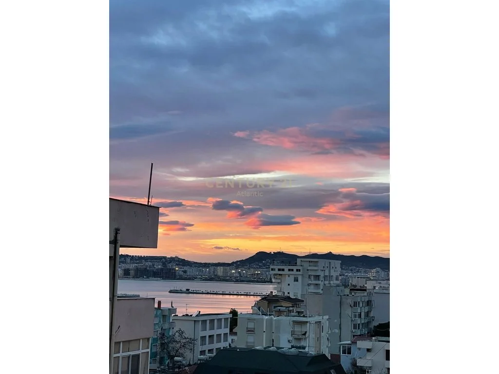Apartamento 2+1+2 con vista al mar en venta en Durrës