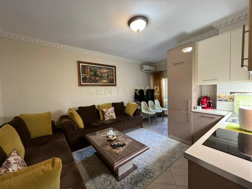 Apartamento 1+1 en venta en Shkëmbi i Kavajës, Durrës [primera línea de mar]