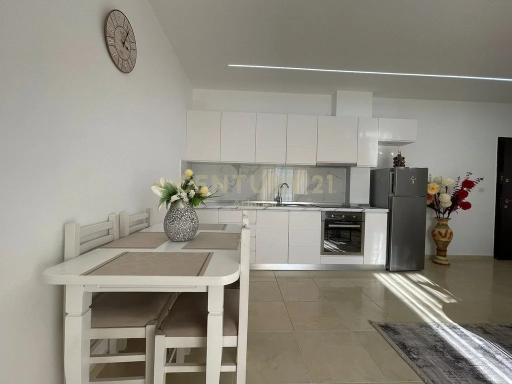 Apartamento 1+1 con 2 balcones en venta en Plazh Iliria, Durrës