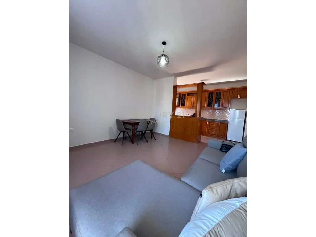 Apartamento 2+1+2 en venta en Plazh, Rrota e Kuqe