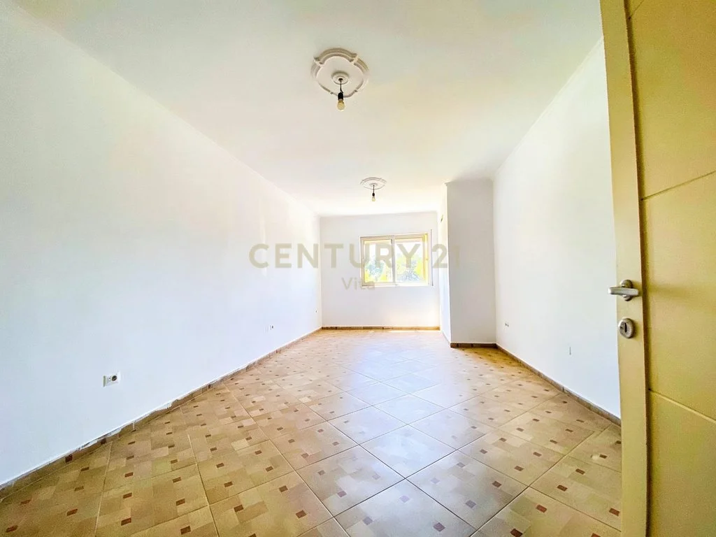 Apartamento 2+1 en venta en la playa de Durrës