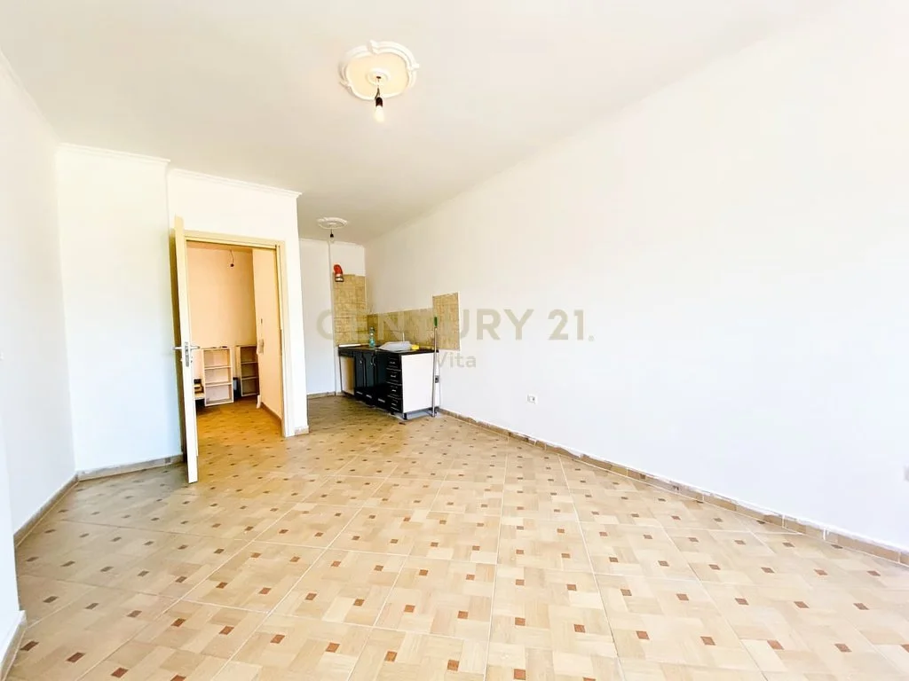 Apartamento 2+1 en venta en la playa de Durrës