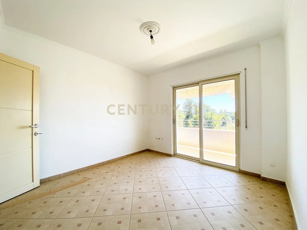 Apartamento 2+1 en venta en la playa de Durrës