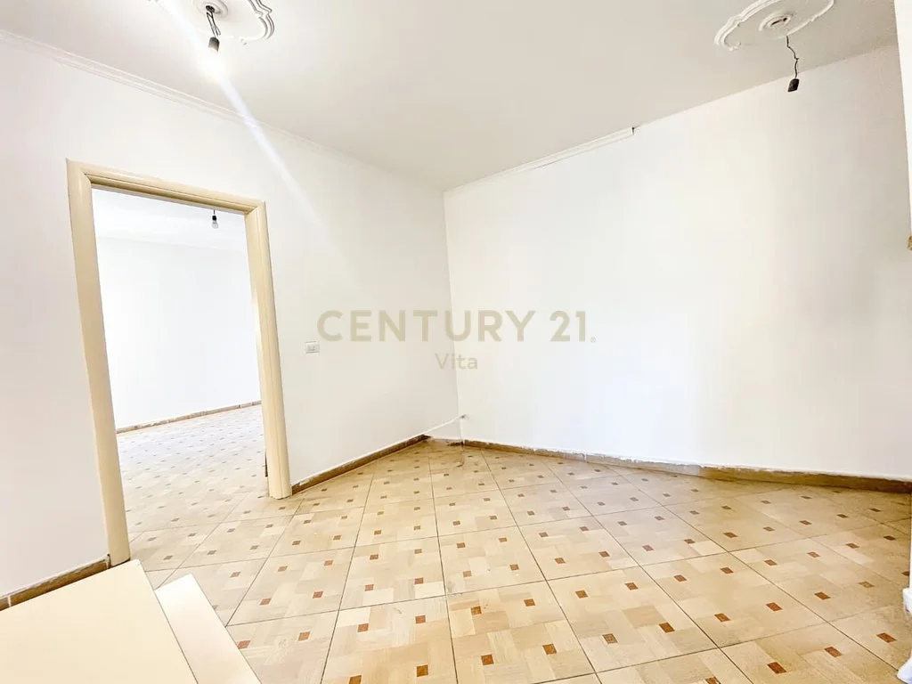 Apartamento 2+1 en venta en la playa de Durrës