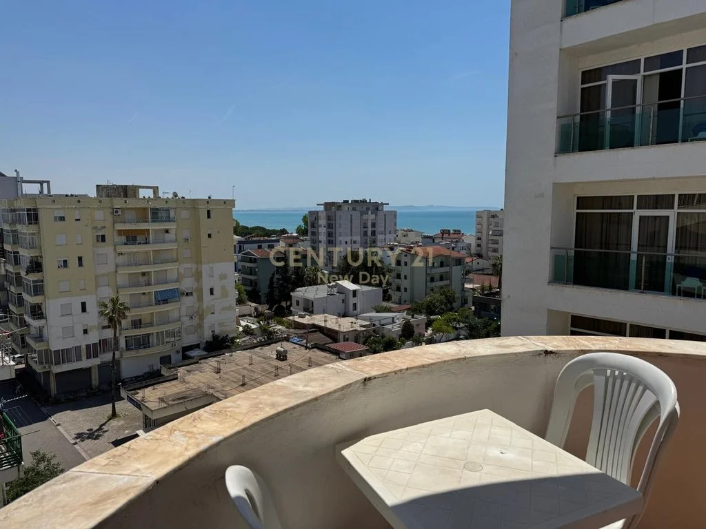 Apartamento 1+1 con dos balcones en venta junto a la playa, Iliria