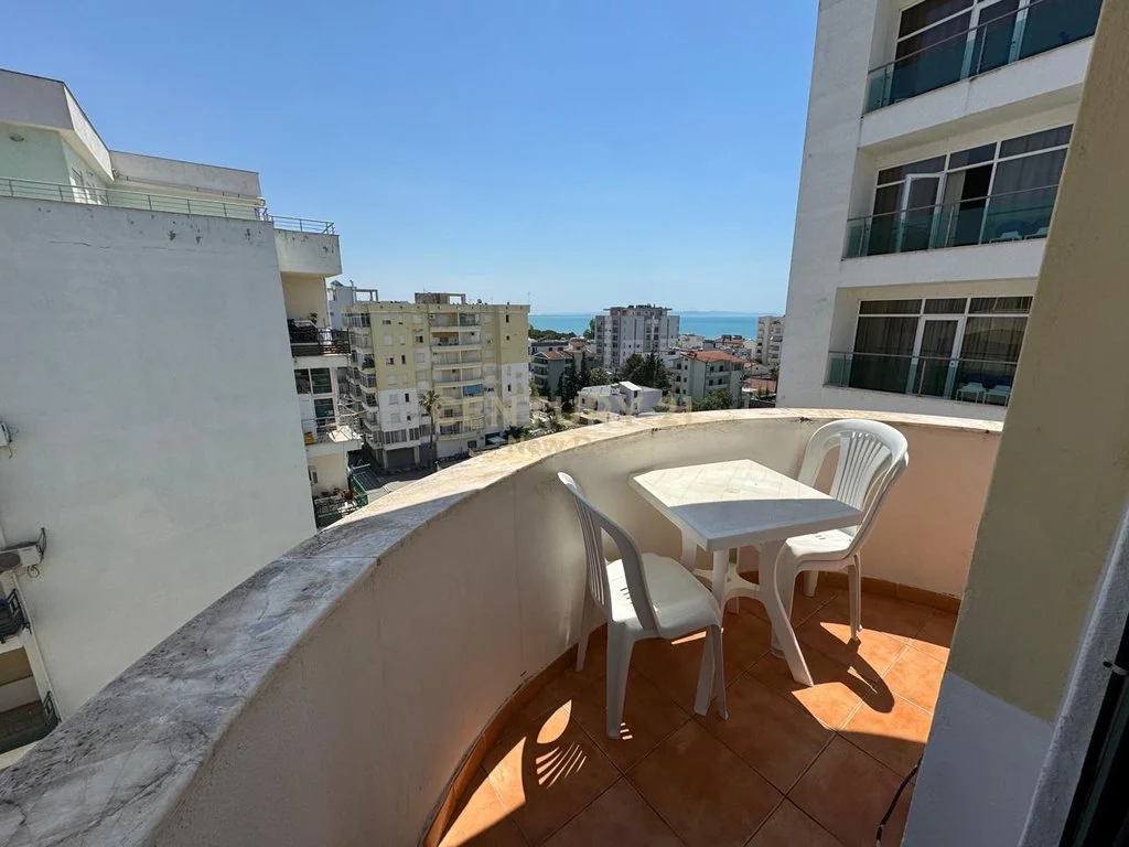 Apartamento 1+1 con dos balcones en venta junto a la playa, Iliria