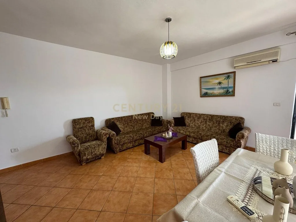 Apartamento 1+1 con dos balcones en venta junto a la playa, Iliria