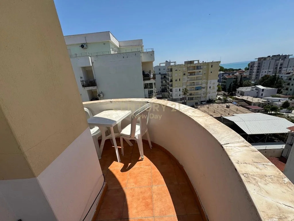 Apartamento 1+1 con dos balcones en venta junto a la playa, Iliria