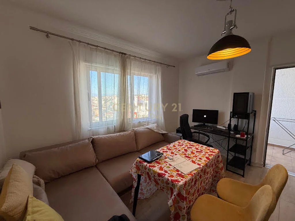 Apartamento 2+1 en venta cerca del complejo Florida
