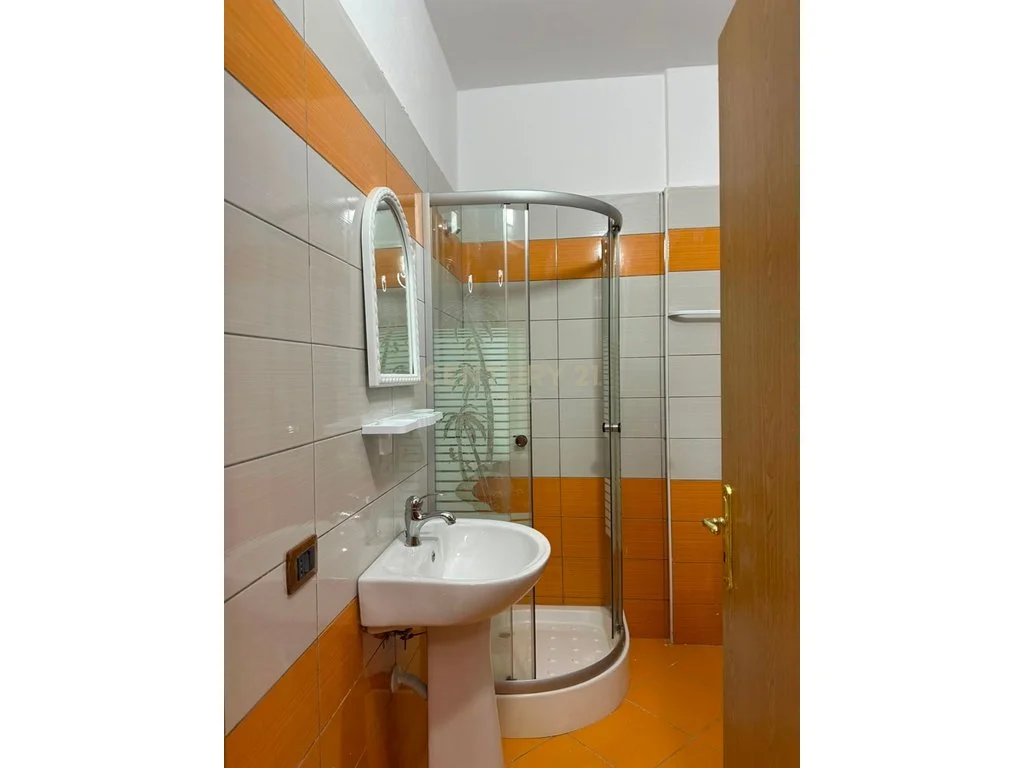 1+1 apartment for sale in Shkëmbi i Kavajës, 150 m from the sea