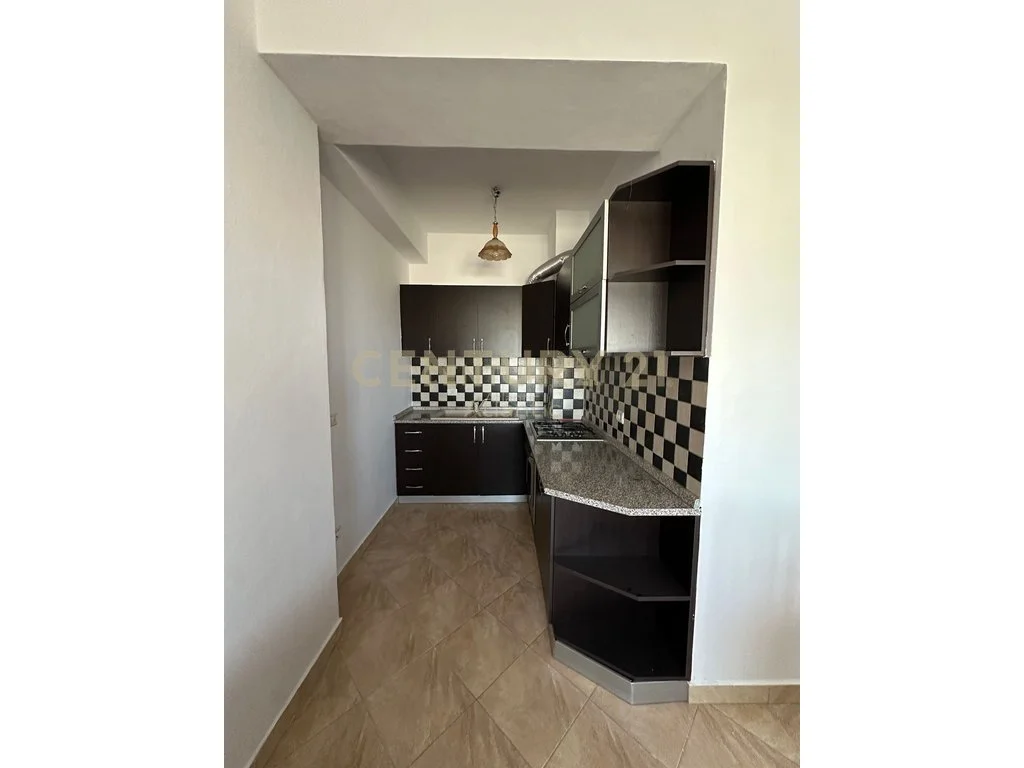 Apartamento 1+1 con vista al mar en venta en la playa, Durrës