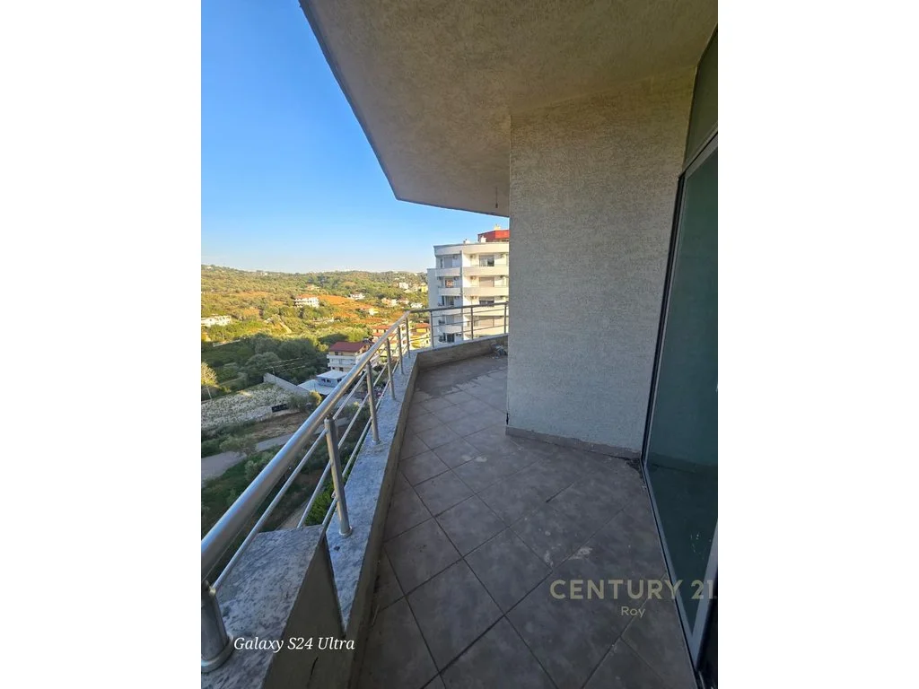 Apartamento 1+1 en venta en Shkëmb i Kavajës