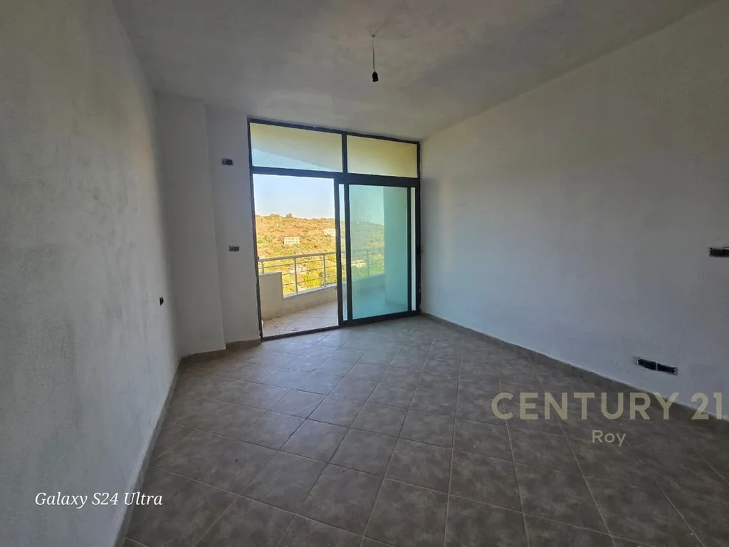 Apartamento 1+1 en venta en Shkëmb i Kavajës