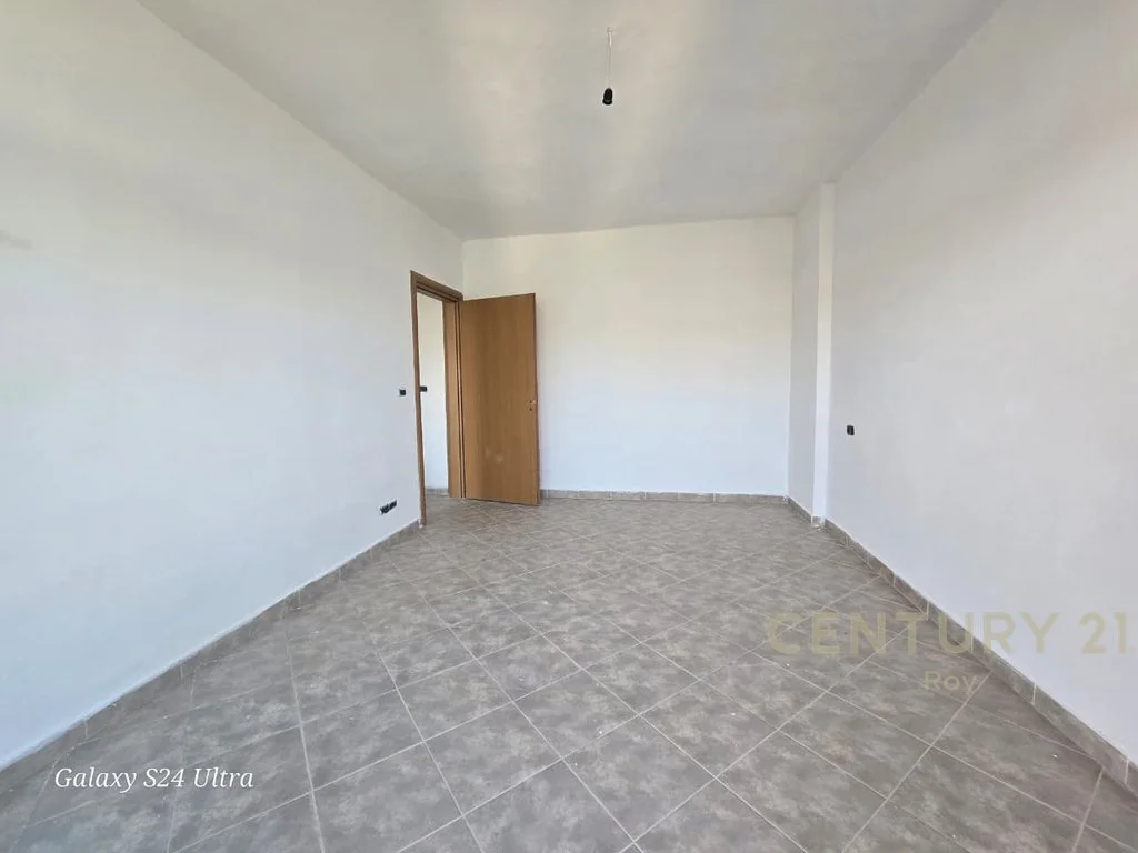 Apartamento 1+1 en venta en Shkëmb i Kavajës