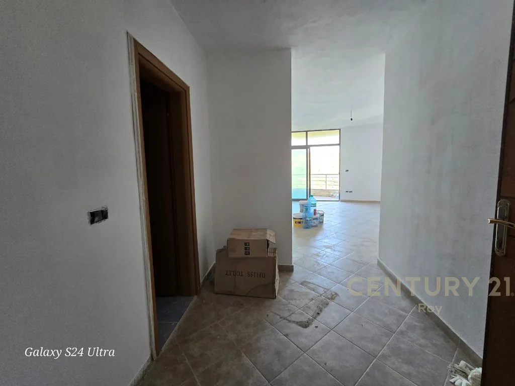 Apartamento 1+1 en venta en Shkëmb i Kavajës