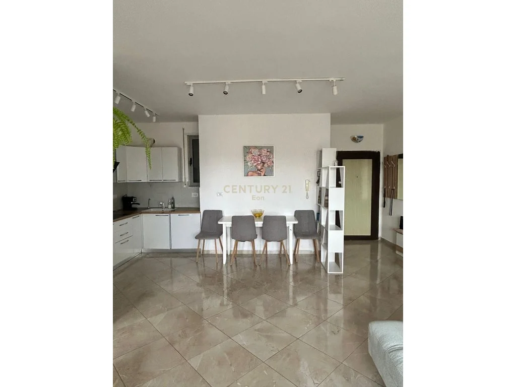 Apartamento 2+1+2 en venta cerca de la antigua URT, Durrës