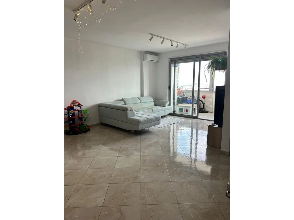 Apartamento 2+1+2 en venta cerca de la antigua URT, Durrës