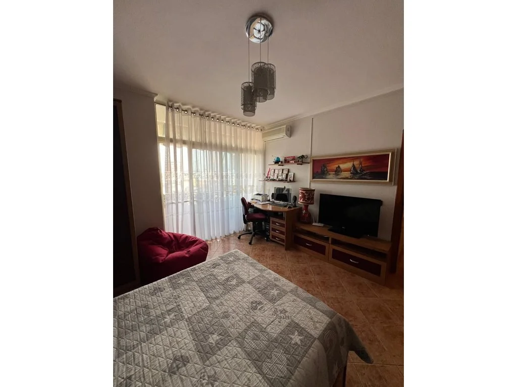 Apartamento 3+1+2 en venta en el centro de Durrës