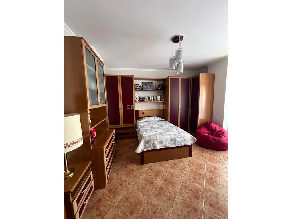 Apartamento 3+1+2 en venta en el centro de Durrës