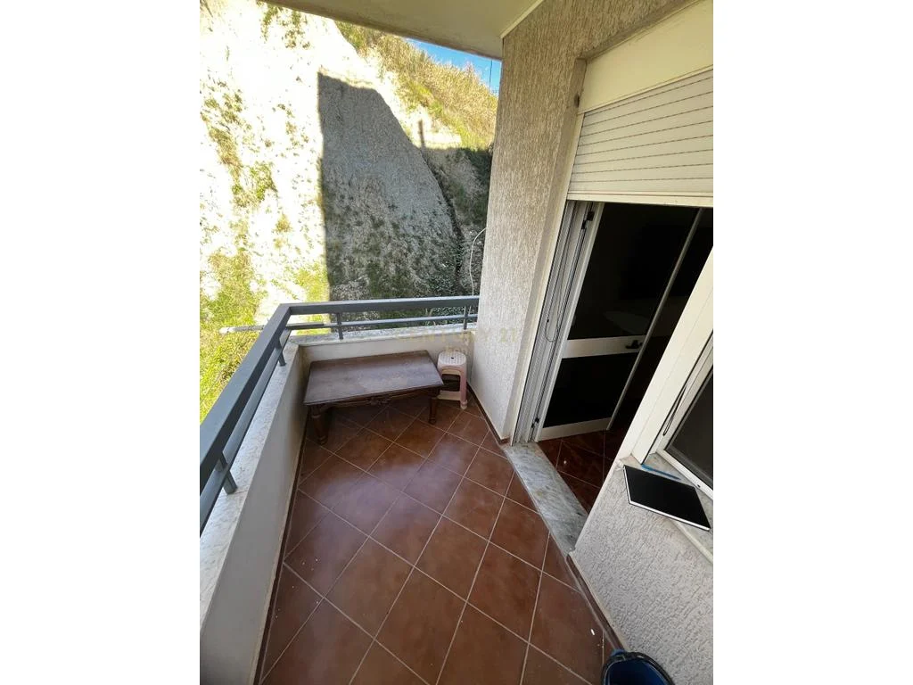 Apartamento 1+1 en venta en Shkëmbin e Kavajës, Durrës