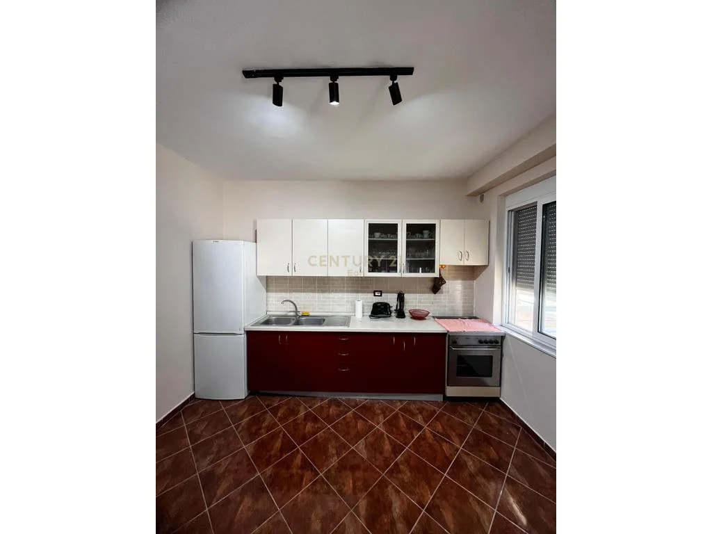 Apartamento 1+1 en venta en Shkëmbin e Kavajës, Durrës
