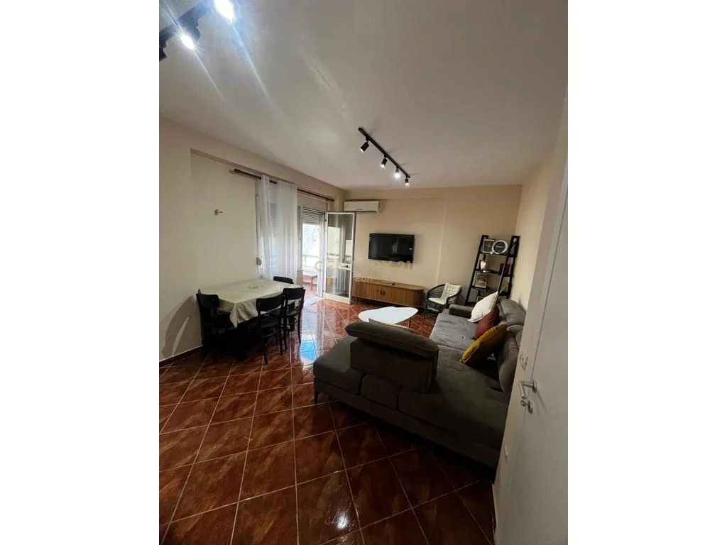 Apartamento 1+1 en venta en Shkëmbin e Kavajës, Durrës